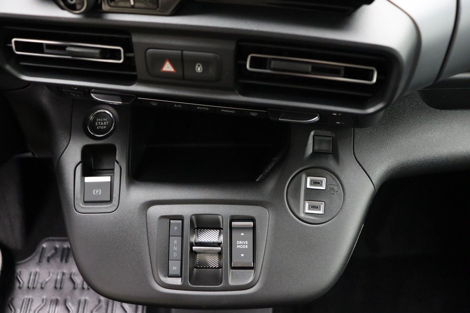 Fahrzeugabbildung Fiat Doblò Kombi L1 1.5 Diesel 96 kW Serie4