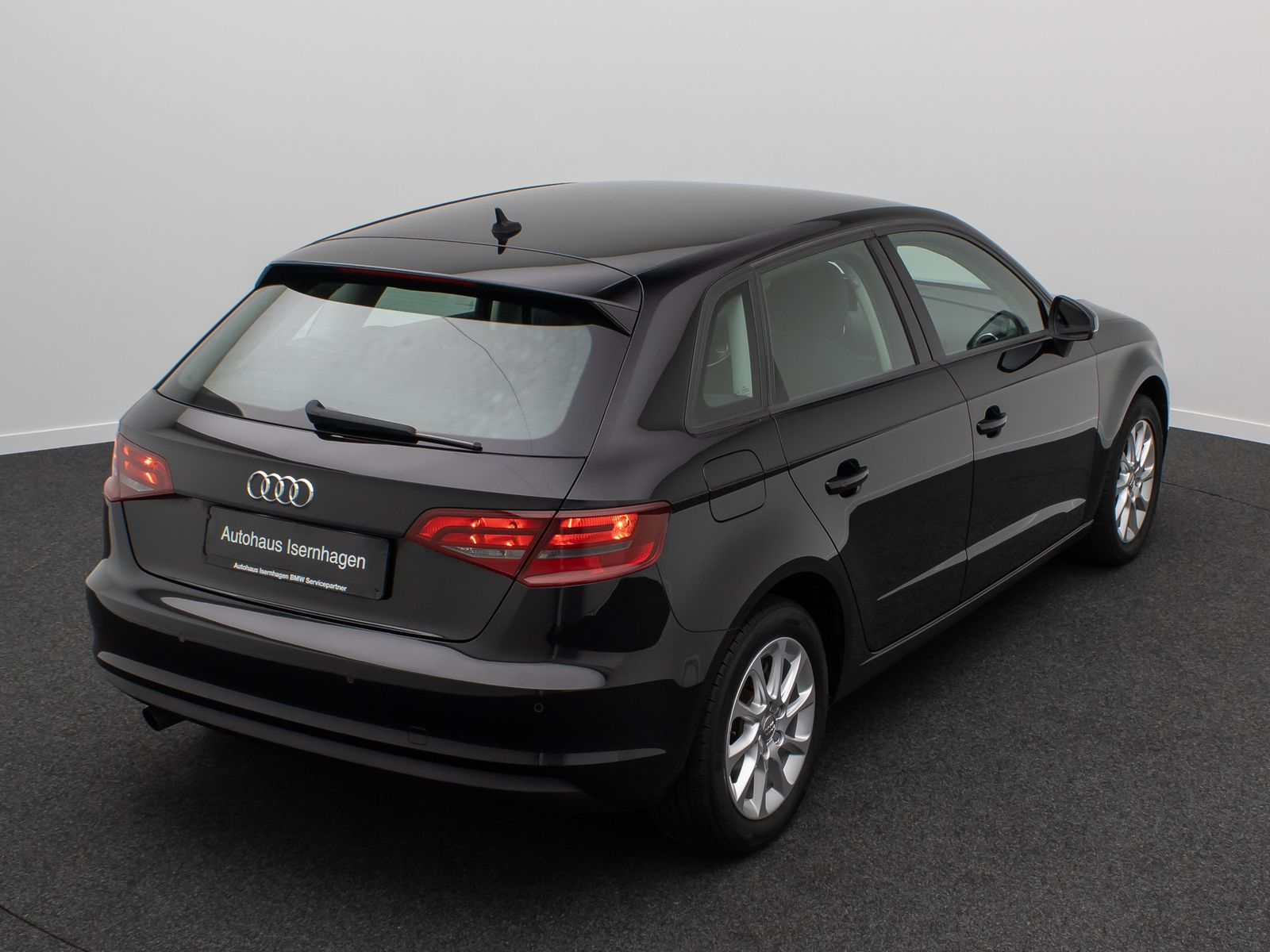 Fahrzeugabbildung Audi A3 Attraction PDC KlimaAut HiFi Sitzheizung LM