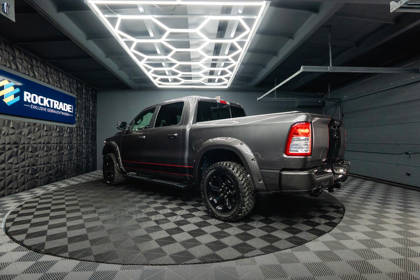 Fahrzeugabbildung Dodge RAM 5.7 V8 HEMI 4x4 OFFROAD Night-Paket *LED*19%