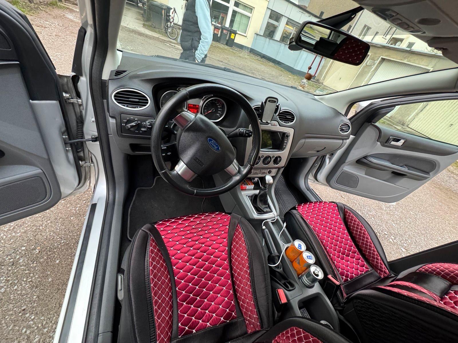 Ford Focus 2010 — photo 7