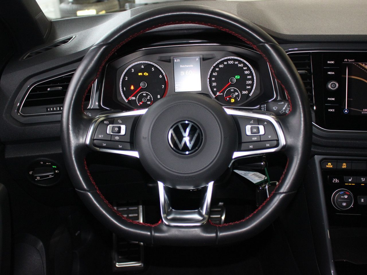 Fahrzeugabbildung Volkswagen T-Roc 1.5TSI DSG Sport /St.Hz/RFK/ACC/Navi