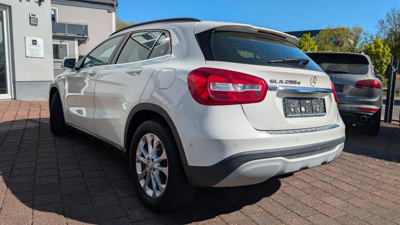 Mercedes-Benz GLA 200 CDI / d Automatik,Navi,Teilleder,EU6