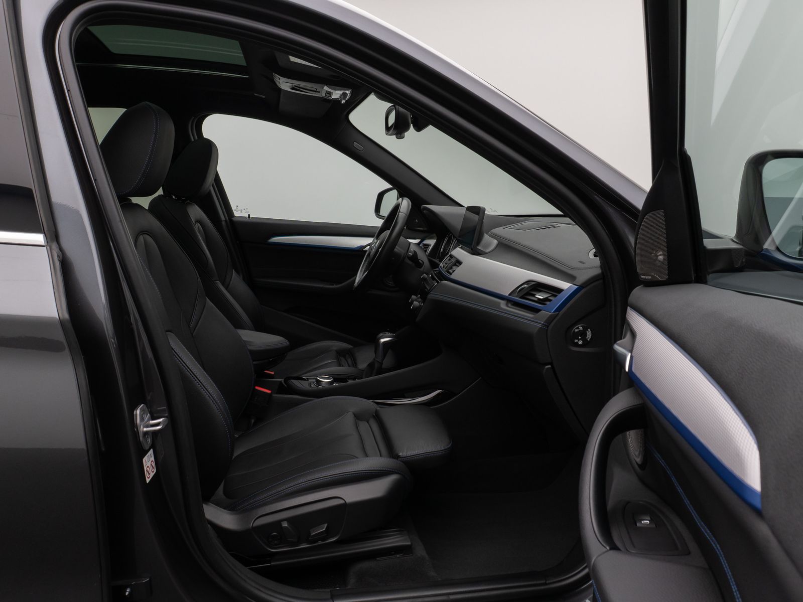 Fahrzeugabbildung BMW X1 xD25e M Sport Panorama Kamera HUD H/K Komfort