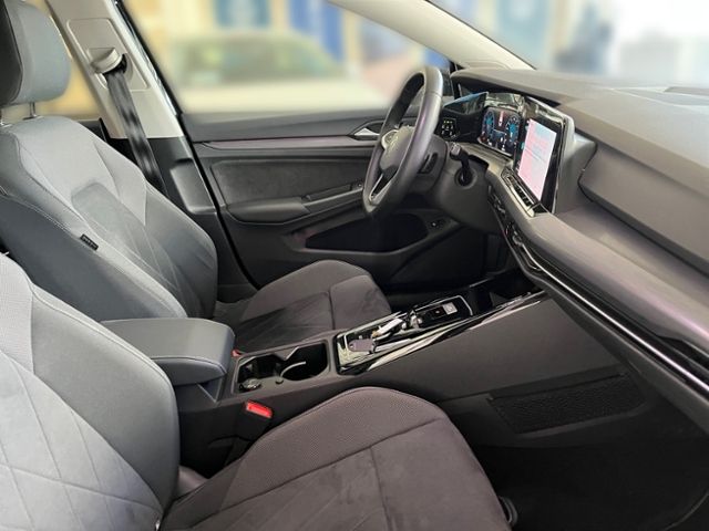 Fahrzeugabbildung Volkswagen Golf Variant 1.5 eTSI DSG STYLE NAVI IQ.LIGHT AH