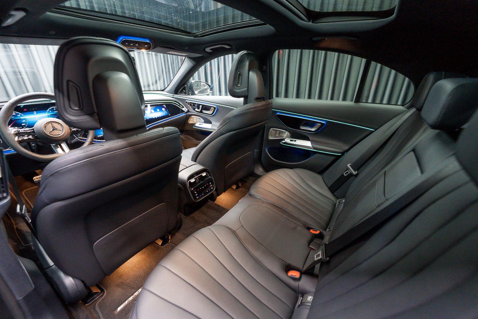 Fahrzeugabbildung Mercedes-Benz E 220d MY25*Premium Plus*Superscreen*20"*Leder-P