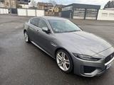 Jaguar XE R-Dynamic SE AWD - Jaguar XE: R Dynamic Se