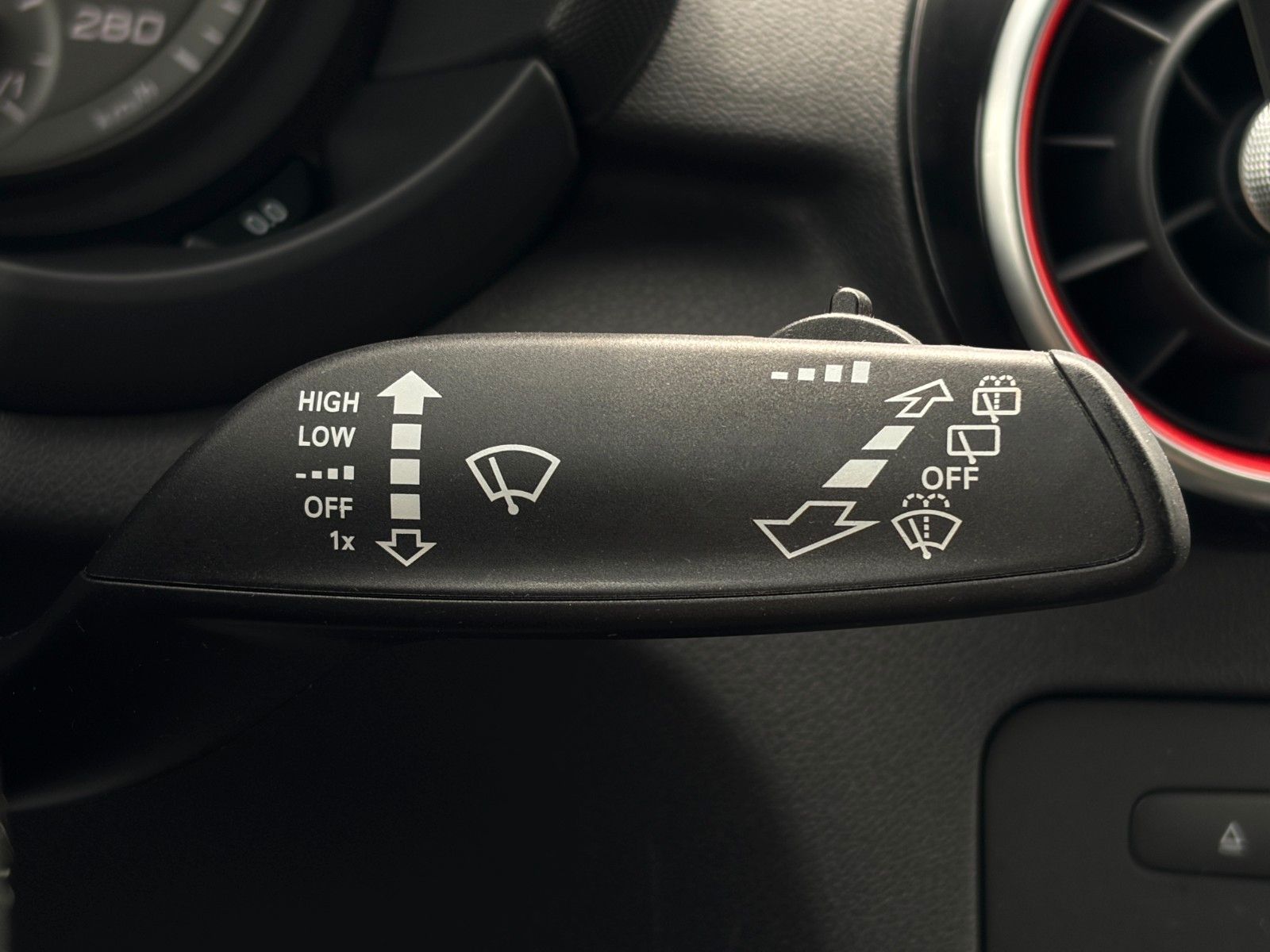 Fahrzeugabbildung Audi S1 2.0 TFSI quattro SHZ PDC Navi Leder Ambiente