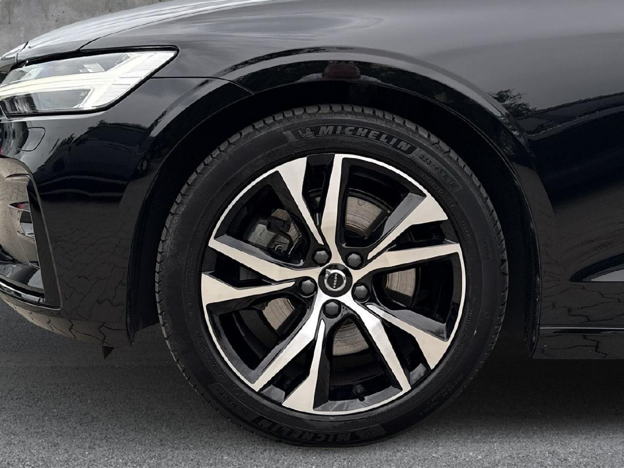 Fahrzeugabbildung Volvo V60 Kombi Plus Dark