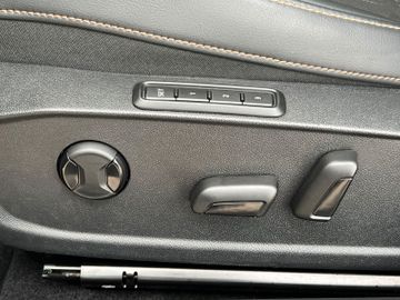 Fahrzeugabbildung CUPRA Leon ST VZ 1.4 e-HYBRID DSG Kamera Pano DCC ACC