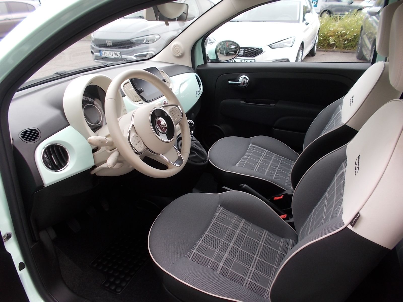 Fahrzeugabbildung Fiat 500C Lounge 1.0 Hybrid + Cabrio + DAB