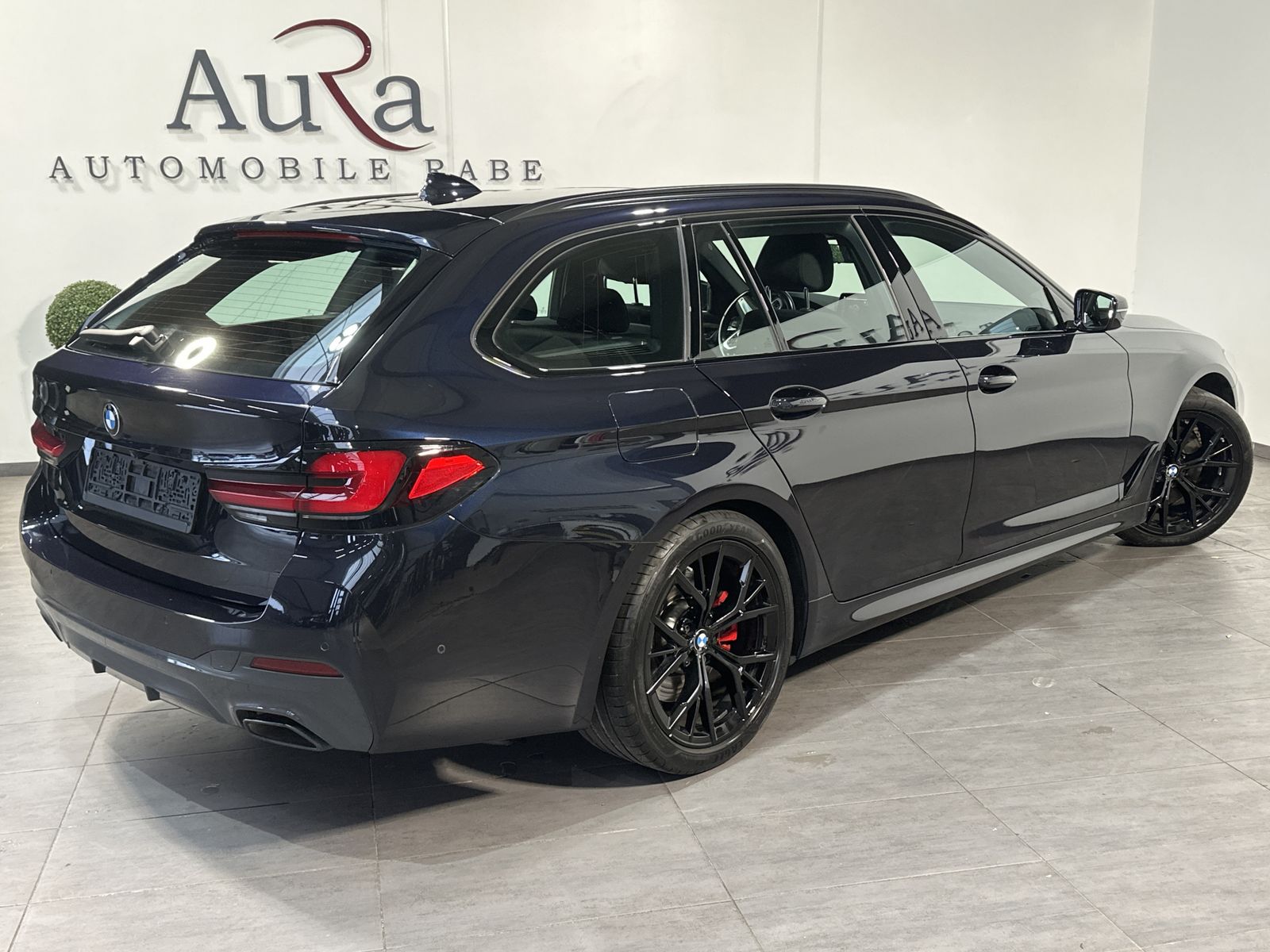 Fahrzeugabbildung BMW 530i Touring M-Sport NAV+LED+PANO+KAMERA+HEAD-UP