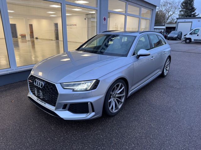 Audi RS4 AVANT Quattro