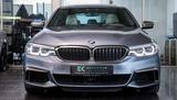 BMW M550i xDrive GLASDACH*SOFT-CLOSE*KEYLES*H&K*VOLL - BMW M550: Limousine