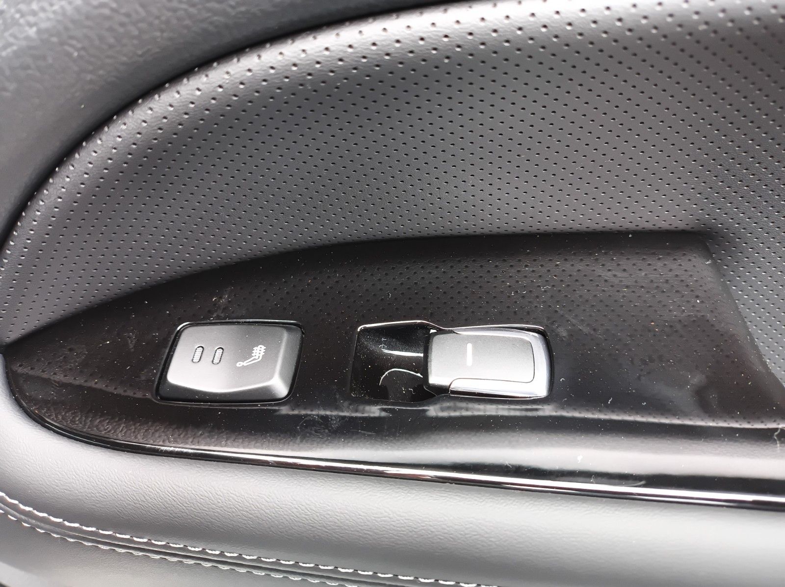 Fahrzeugabbildung KGM REXTON+BLACKLINE+20ZOLL+PANO+360°+KAMERA+LEDER+