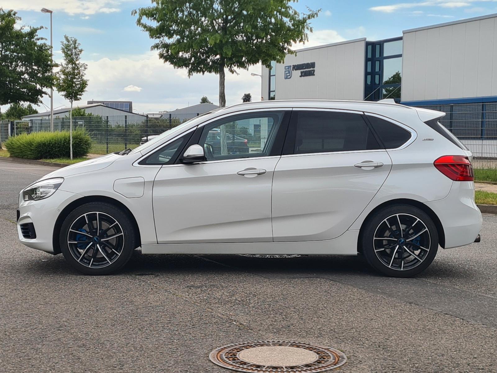 BMW Active Tourer 225 xe Sport Line *Autom.*Navi*PDC