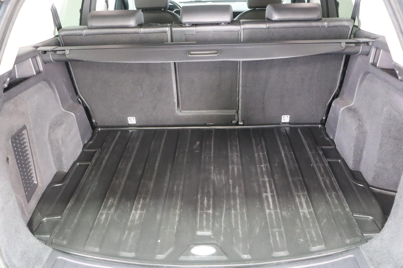 Fahrzeugabbildung Land Rover Discovery Sport 2.0 TD4 SE AWD