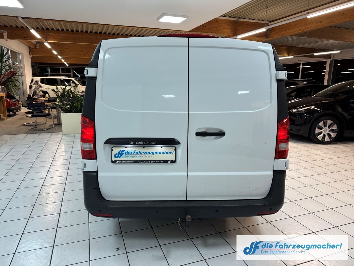 Fahrzeugabbildung Mercedes-Benz Vito Kasten 114 CDI BT RWD extralang AHK Parkle