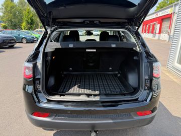 Jeep Compass Limited 4WD+Xenon+AHK+Navi+SHZ+LKRHZG+Ap