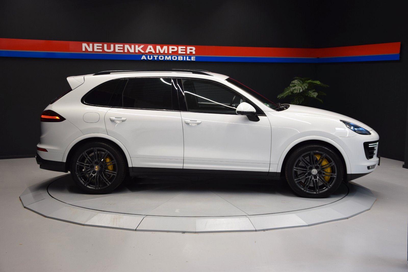 Fahrzeugabbildung Porsche Cayenne Turbo S ACC Luft Sitzbel. s.AGA LED 360°