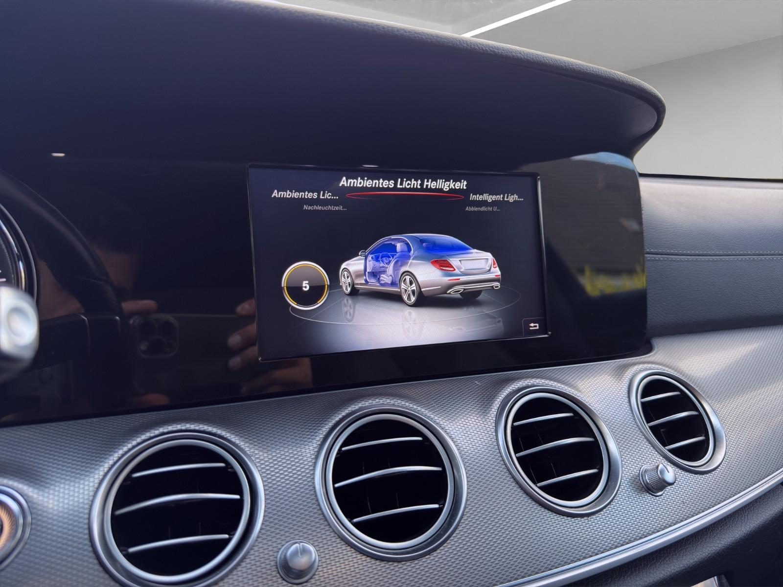 Mercedes-Benz E 220d AMG 9G SHD MULTIB NAVI TOTW CAM TEMP