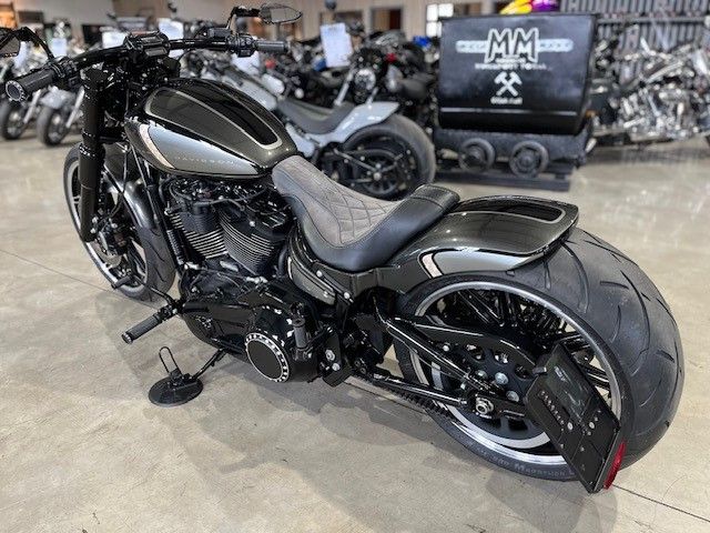 Fahrzeugabbildung Harley-Davidson FXBR Breakout Umbau Jekill Airride 260er Custom
