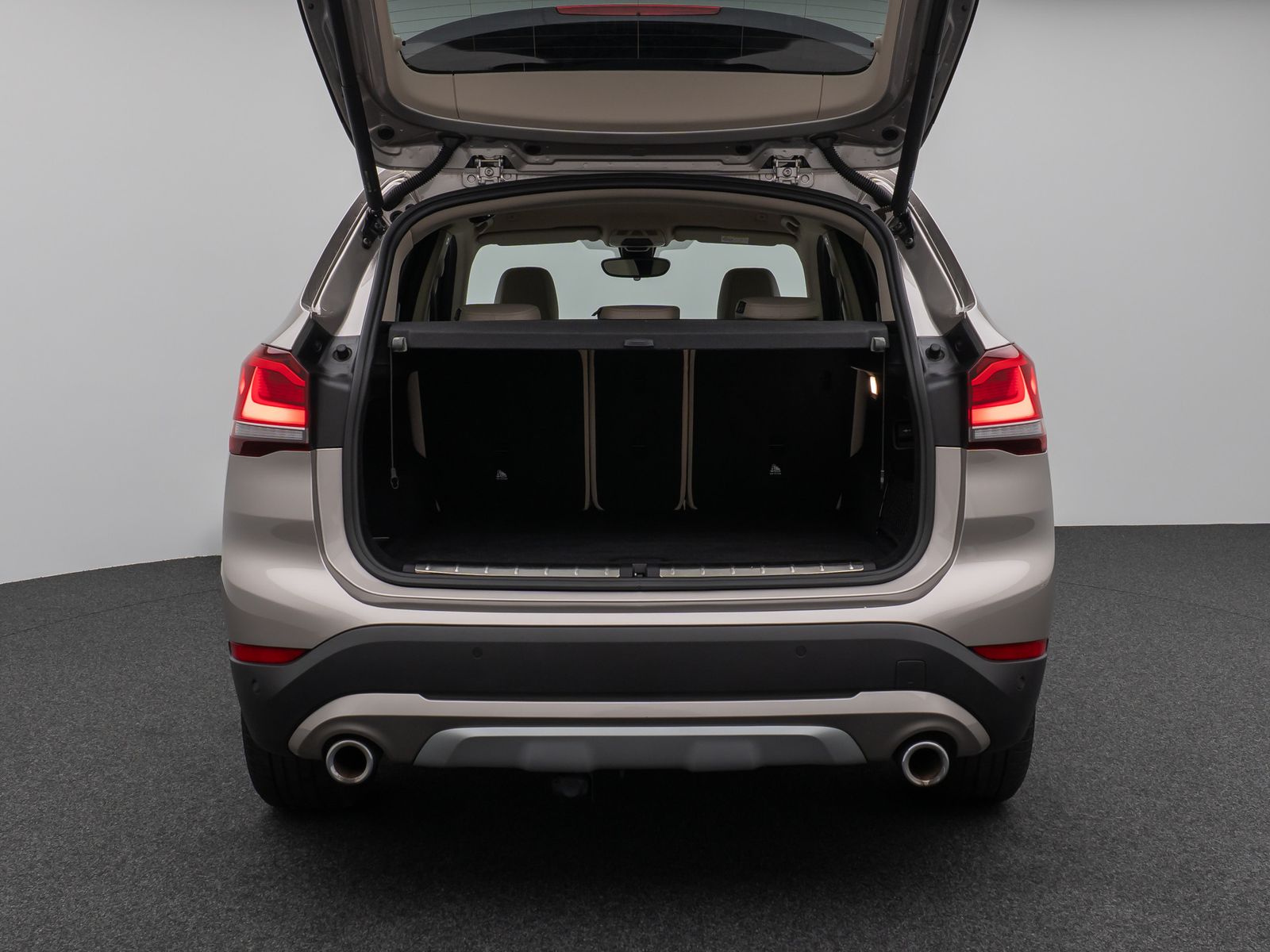Fahrzeugabbildung BMW X1 xD25d xLine H/K DAB Parkassis AHK Alarm Sport