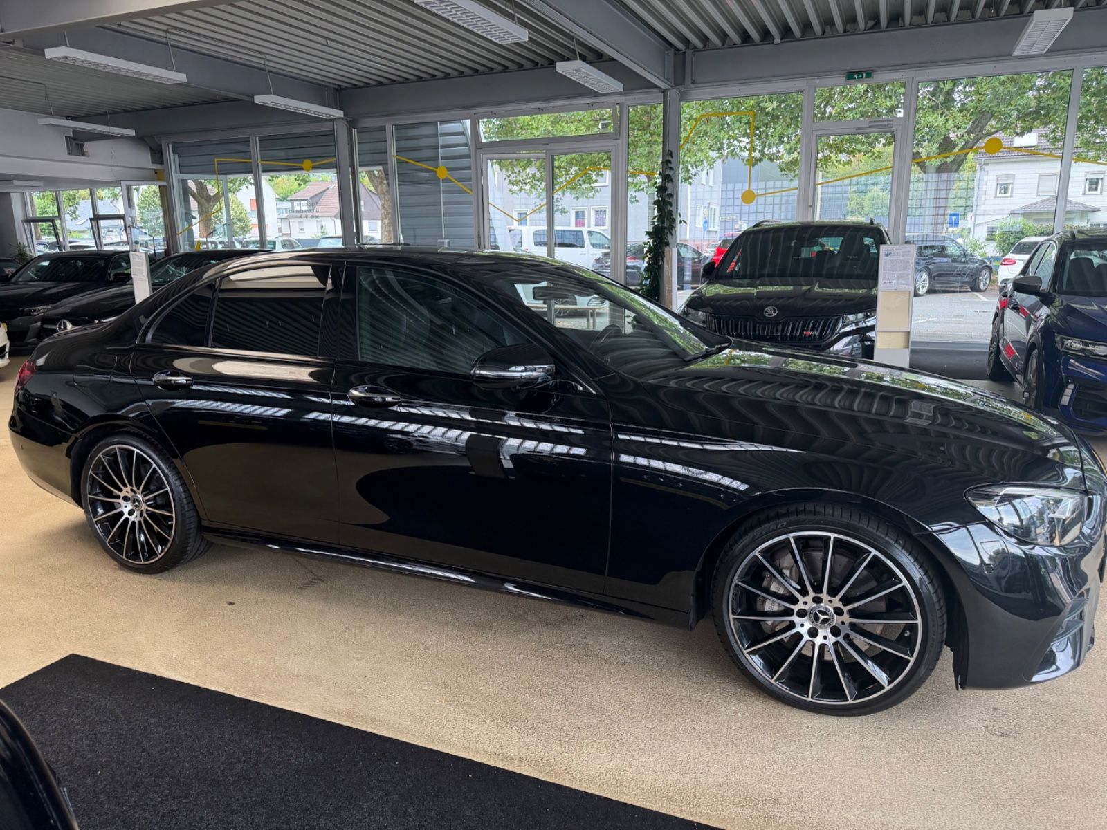 Fahrzeugabbildung Mercedes-Benz E 400 4Matic*AMG-Line*Burmester