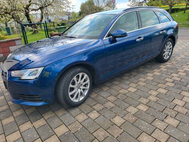 AUDI A4 2.0 TDI Avant -Navi PDF Shz