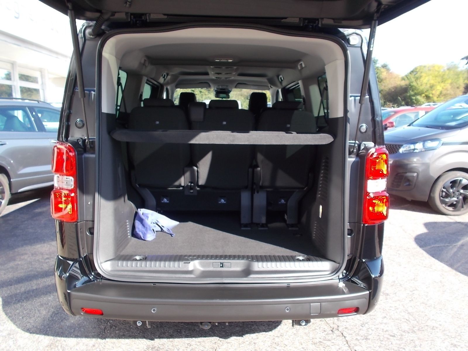 Fahrzeugabbildung Fiat Ulysse 180 BlueHDi L3 Automatic + 8Sitze+LED+AHK