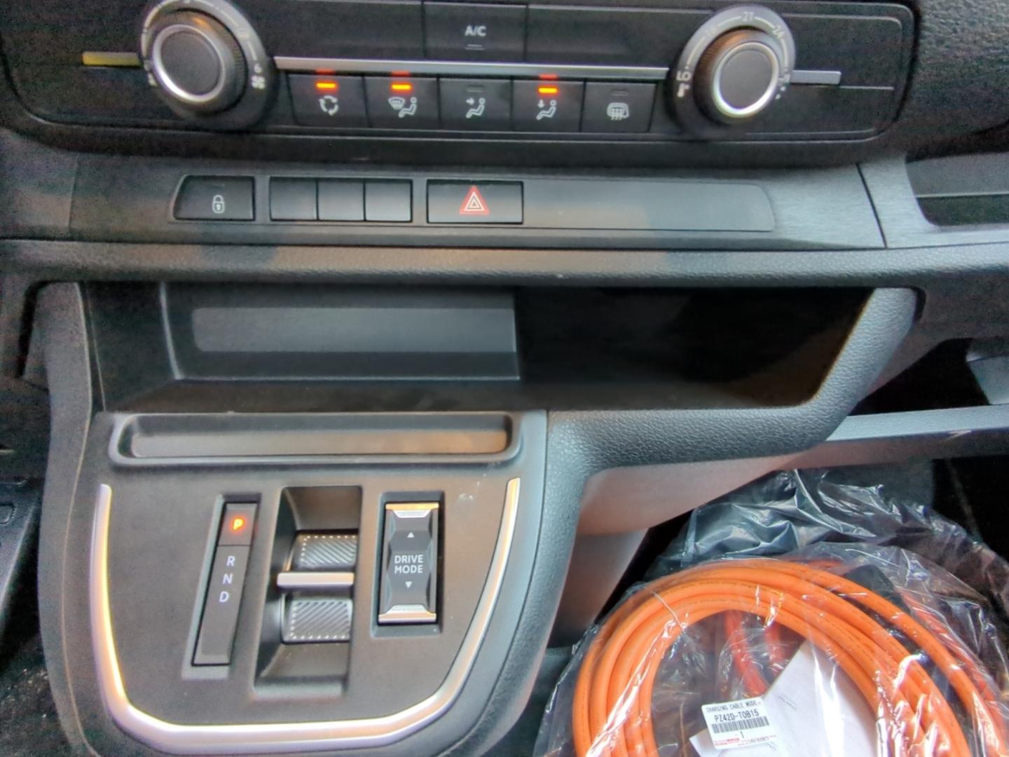 Toyota Proace L1 Pritschenaufbau Electric EV 50kWh 136 