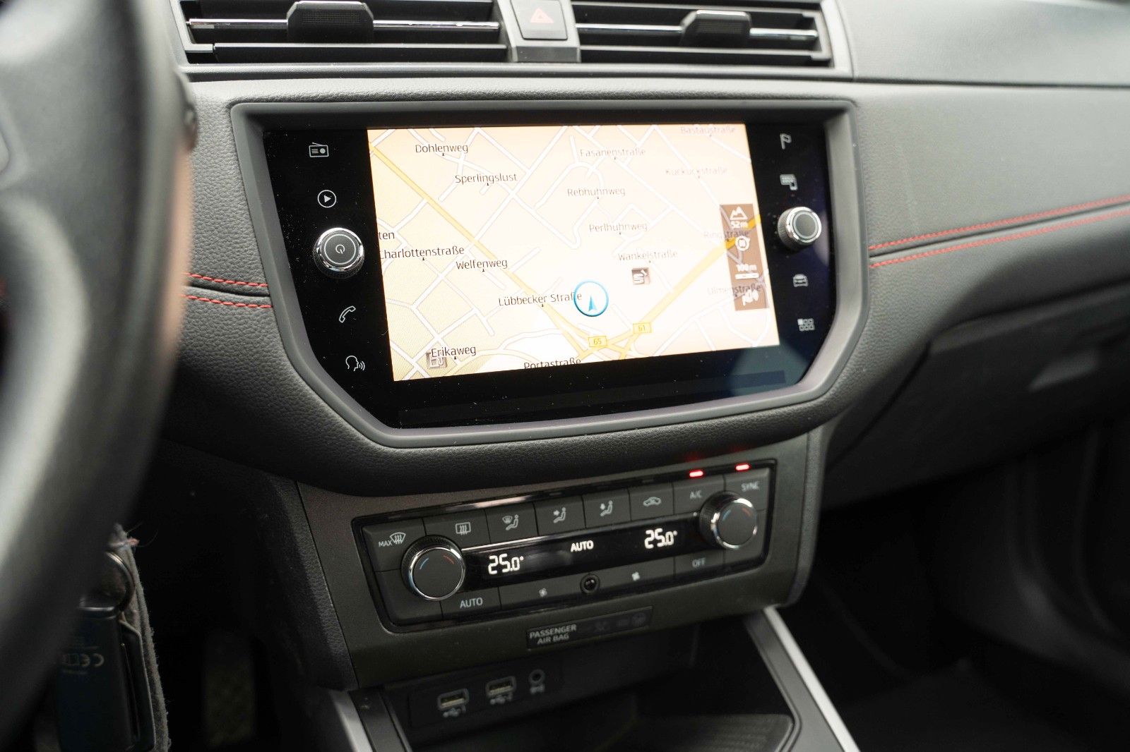 Fahrzeugabbildung SEAT ARONA FR 1.0 TSI CARPLAY PDC TEMP MFL ALLW