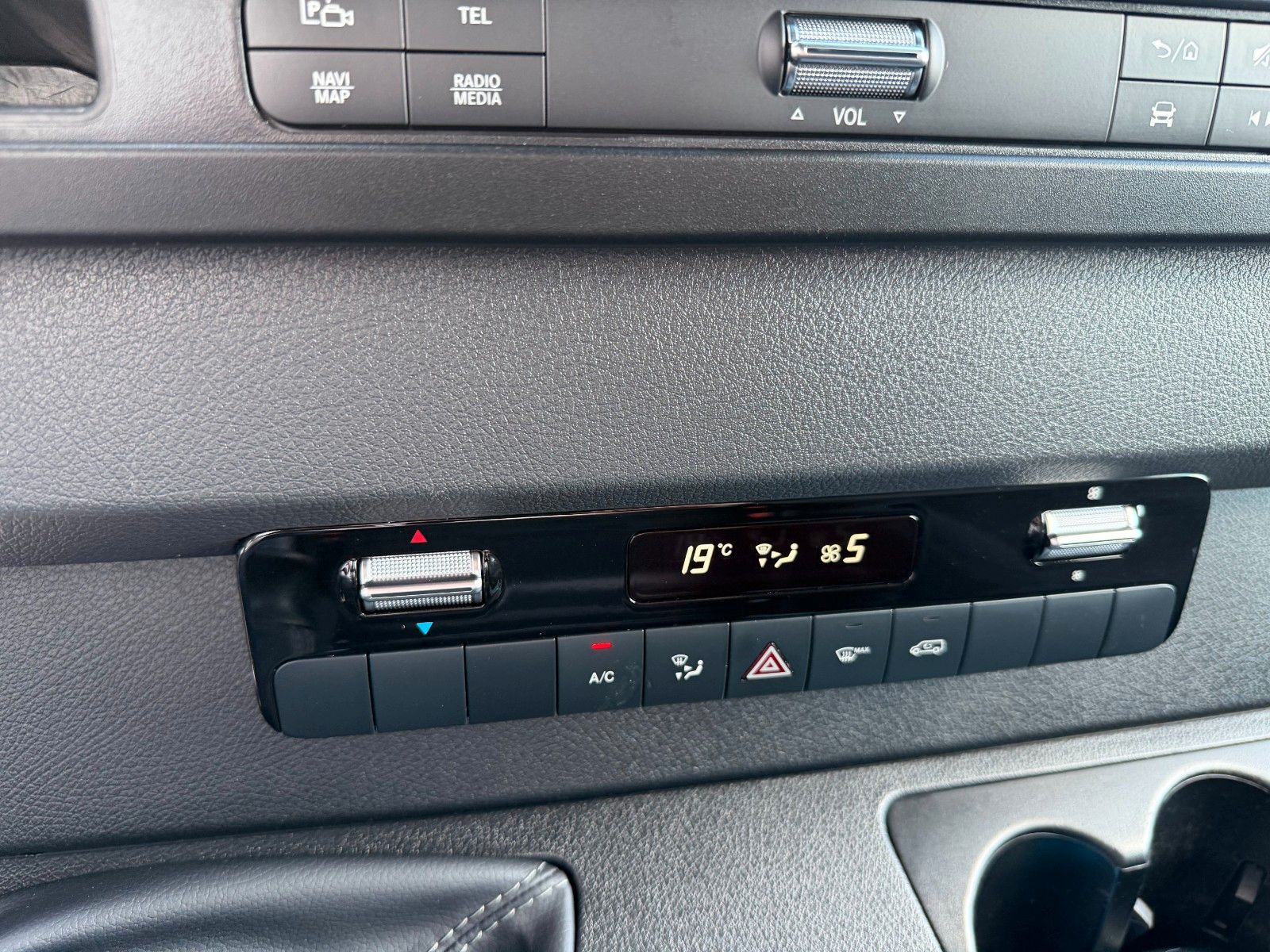 Fahrzeugabbildung Mercedes-Benz Sprinter 319 CDI 4325 Klima Kamera