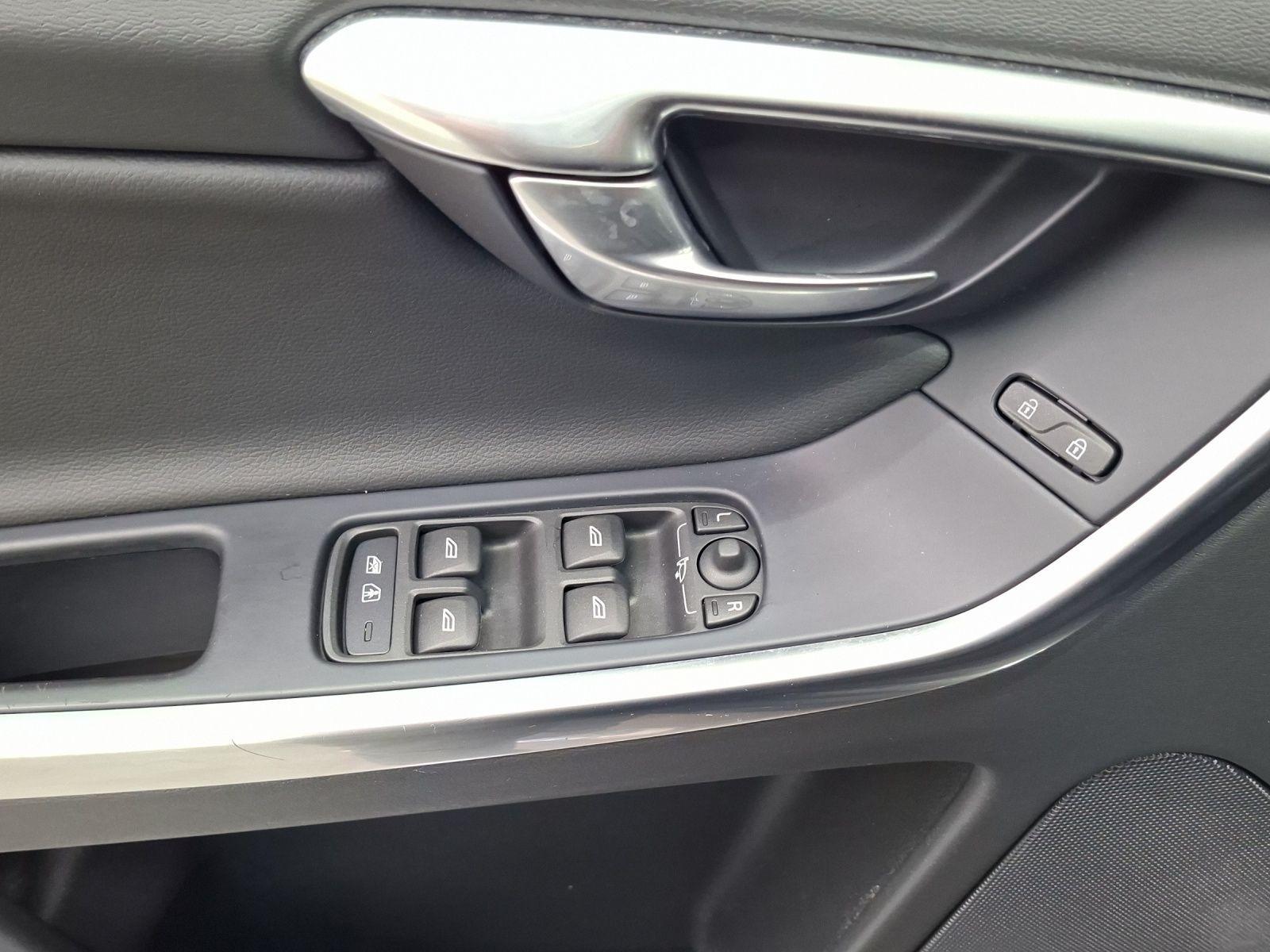 Volvo XC60 T5 AWD SUMMUM AHK PANO LEDER