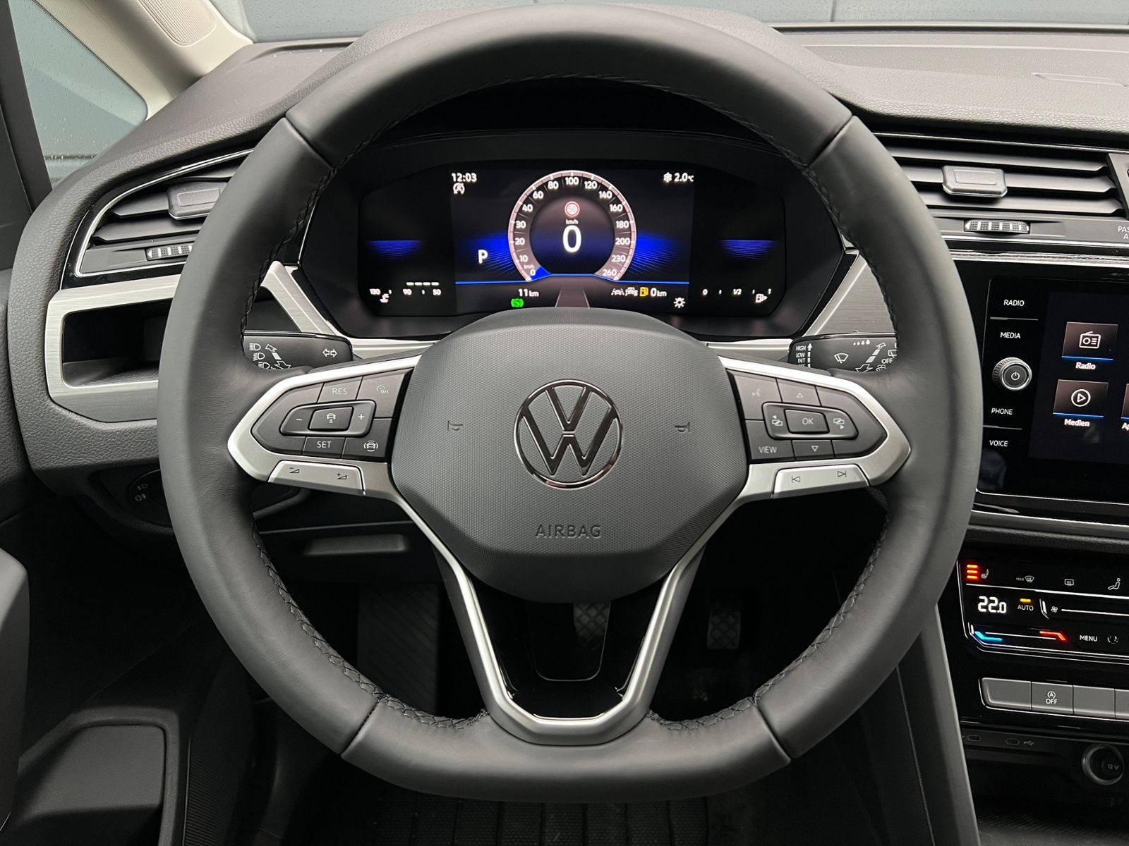 Fahrzeugabbildung Volkswagen Touran Comfortline 1.5 TSI DSG *LED, AHK, 7 Sitz