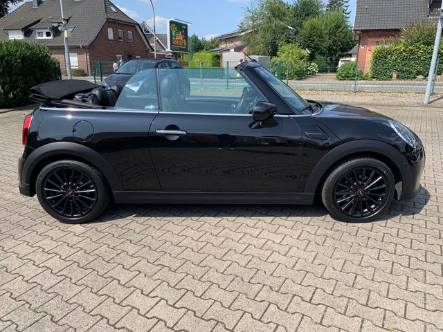 Fahrzeugabbildung MINI Cooper Cabrio 1,5 Classic Trim+Leder+Kamera+H&K