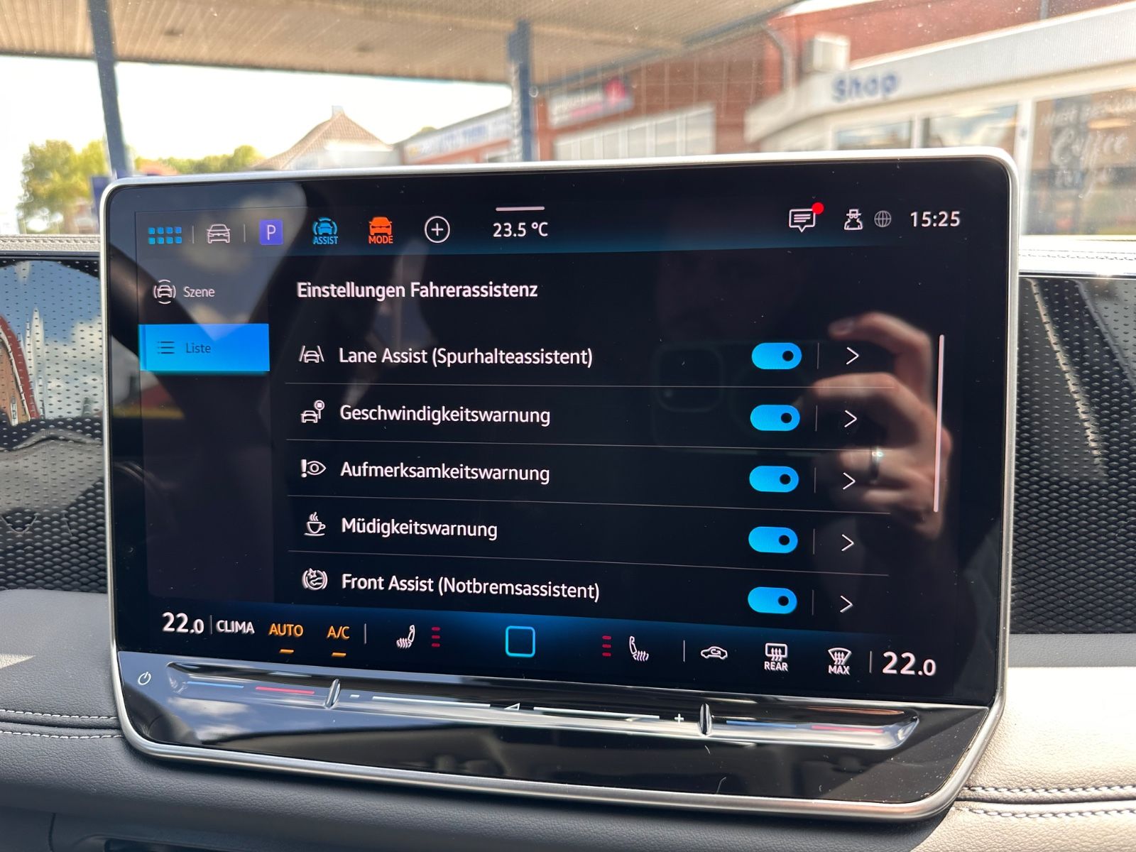Fahrzeugabbildung Volkswagen Tiguan 1.5 eTSI Life DSG ACC/LED/RFK/SHZG