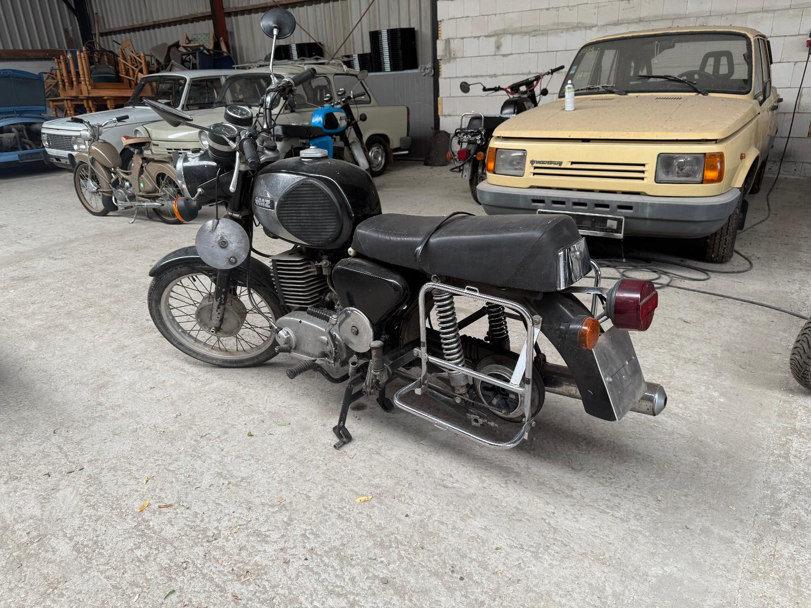 Simson MZ 250 - Ersatzteilspender