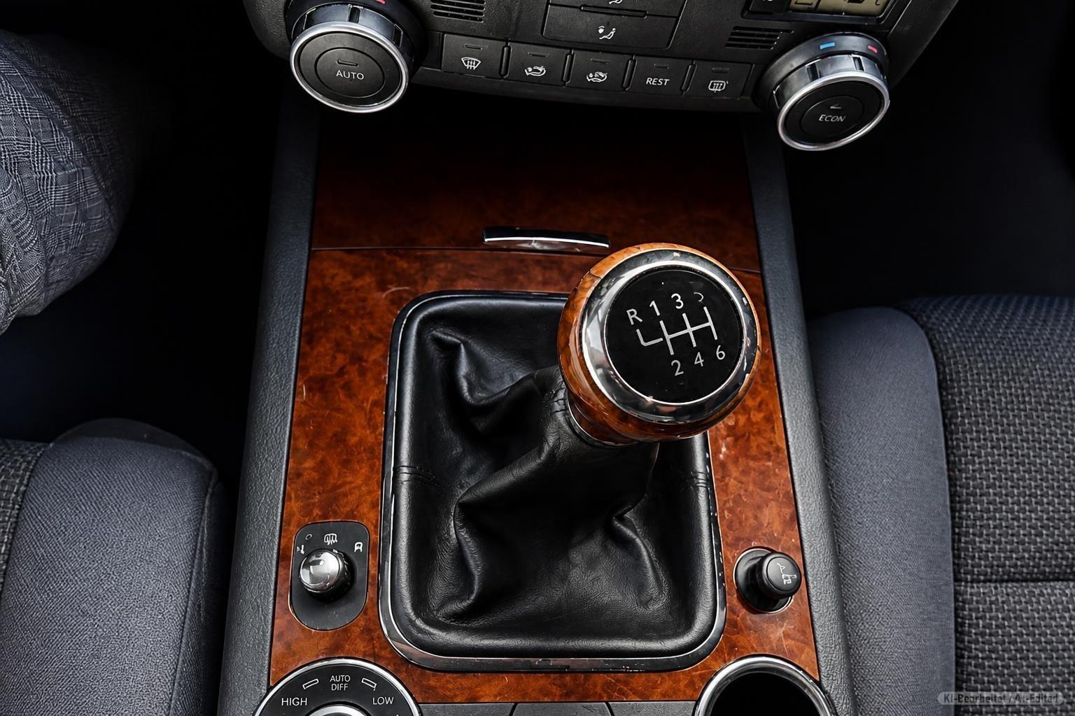 Volkswagen Touareg 2004 — photo 19