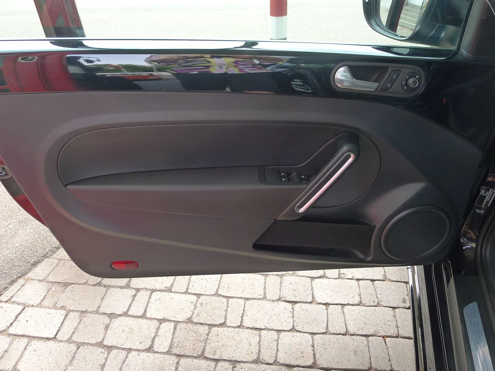 Volkswagen Beetle Cabrio DSG schwarz R-Line foto 5