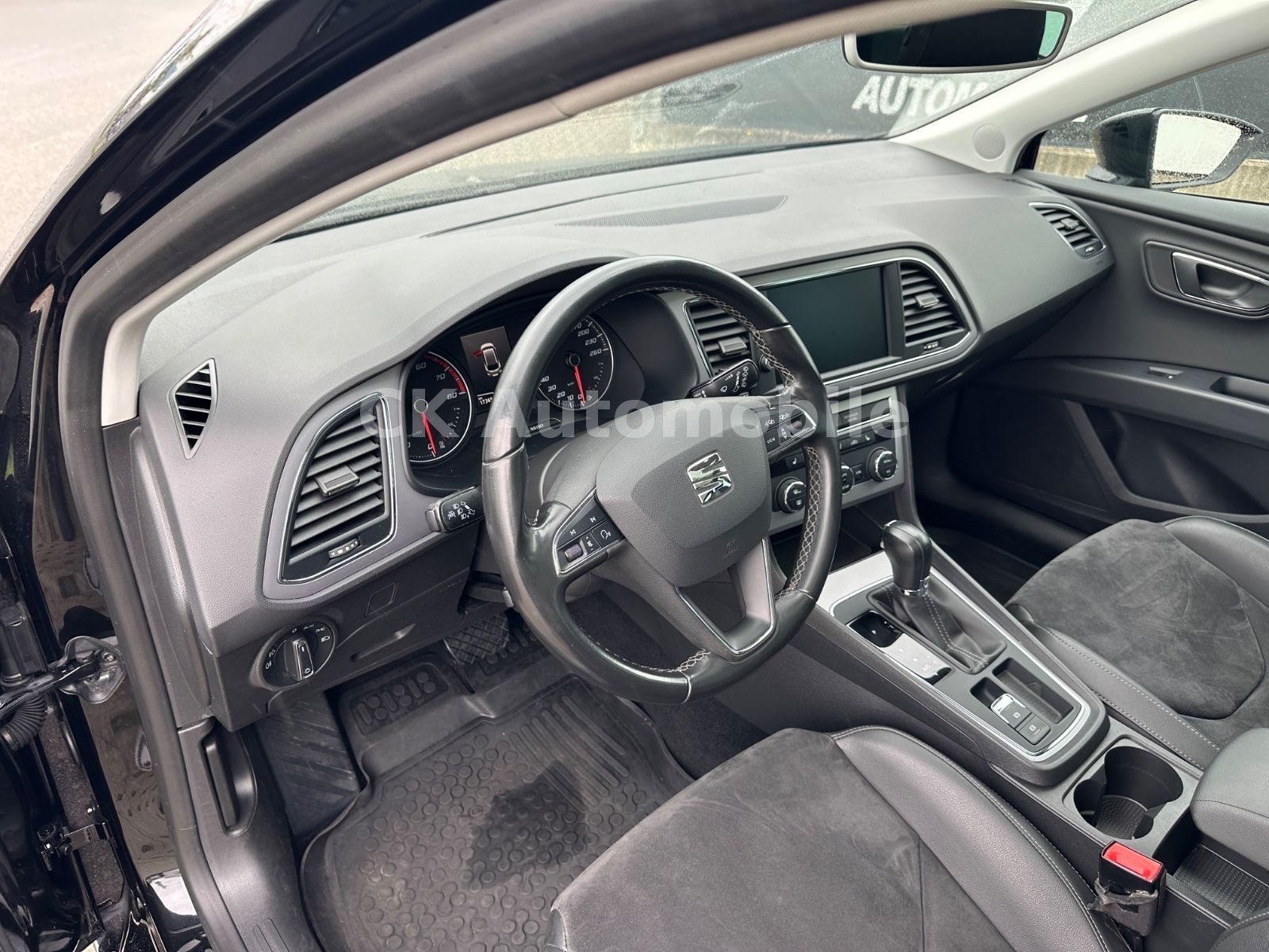 Fahrzeugabbildung SEAT Leon ST Style Automatik/Navi/Pano/Klimaa/LED/AHK