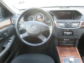 Mercedes E 300 - 11