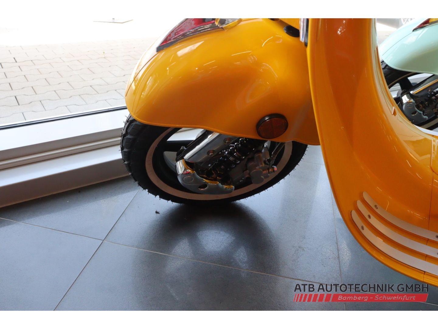 Fahrzeugabbildung DREEMS Amalfi 45 km/h inkl. Topcase zzgl. Überführungsk