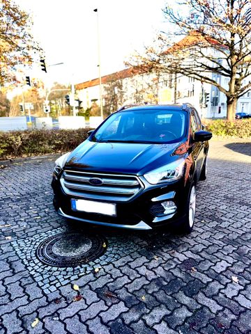 Ford Kuga 1,5 EcoB. 4x2 110kW Black & Silver Auto...