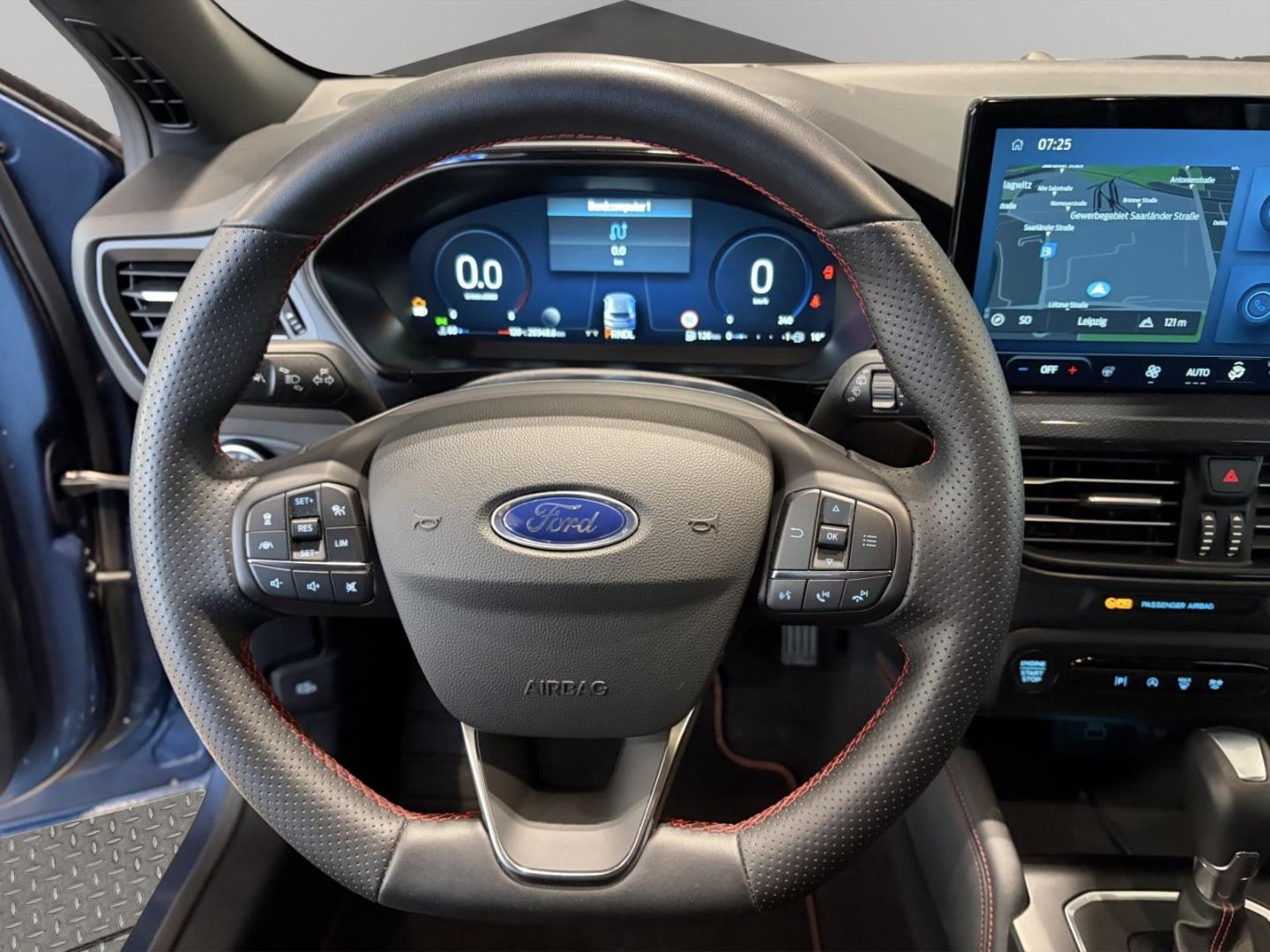 Fahrzeugabbildung Ford Focus Turnier ST-Line X HUD AHK-abn Navi LED ACC