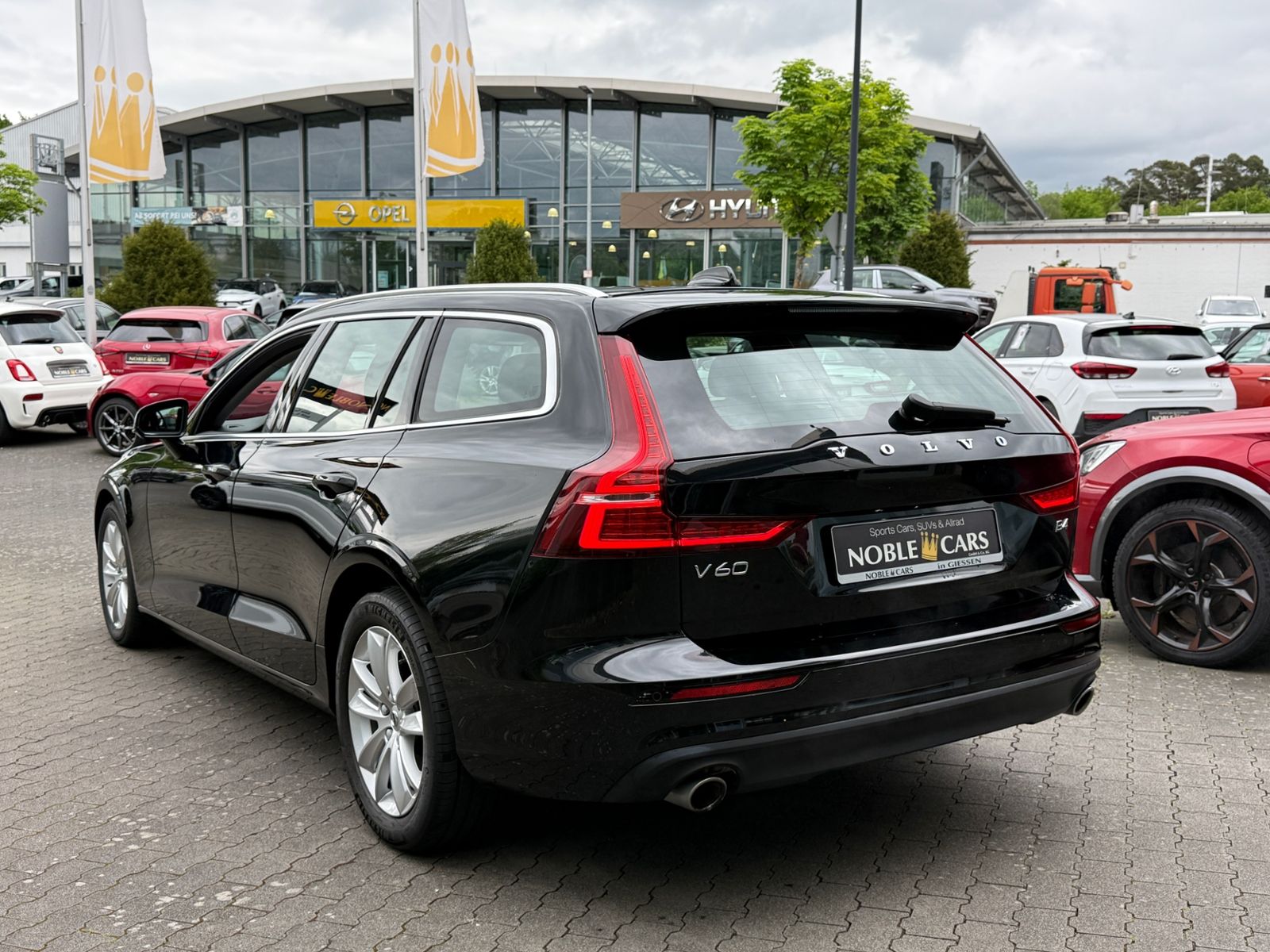 Fahrzeugabbildung Volvo V60 Kombi Momentum Pro ACC BLIS LED