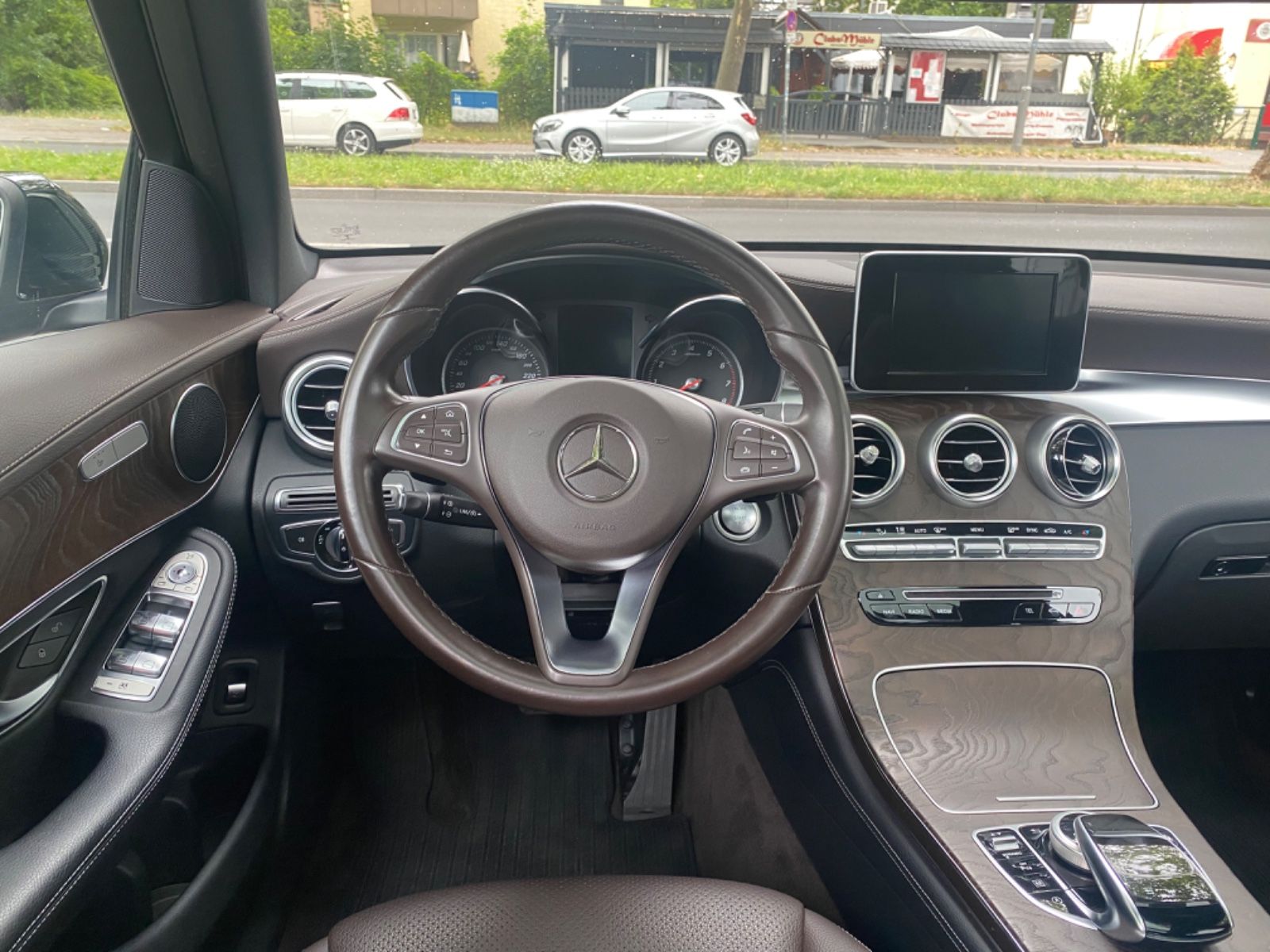 Fahrzeugabbildung Mercedes-Benz GLC 250 4Matic Exclusive*Totwinkel*Pano*Kamera*