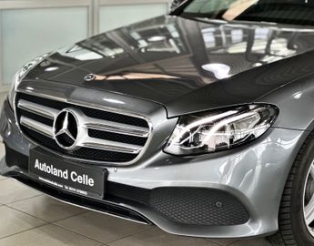 Fahrzeugabbildung Mercedes-Benz E 220d 4Matic Kamera Navi Sitzh Stop&Go Garantie