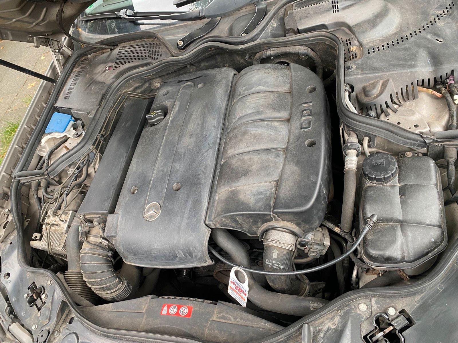 Mercedes-Benz E220 2005 — photo 9