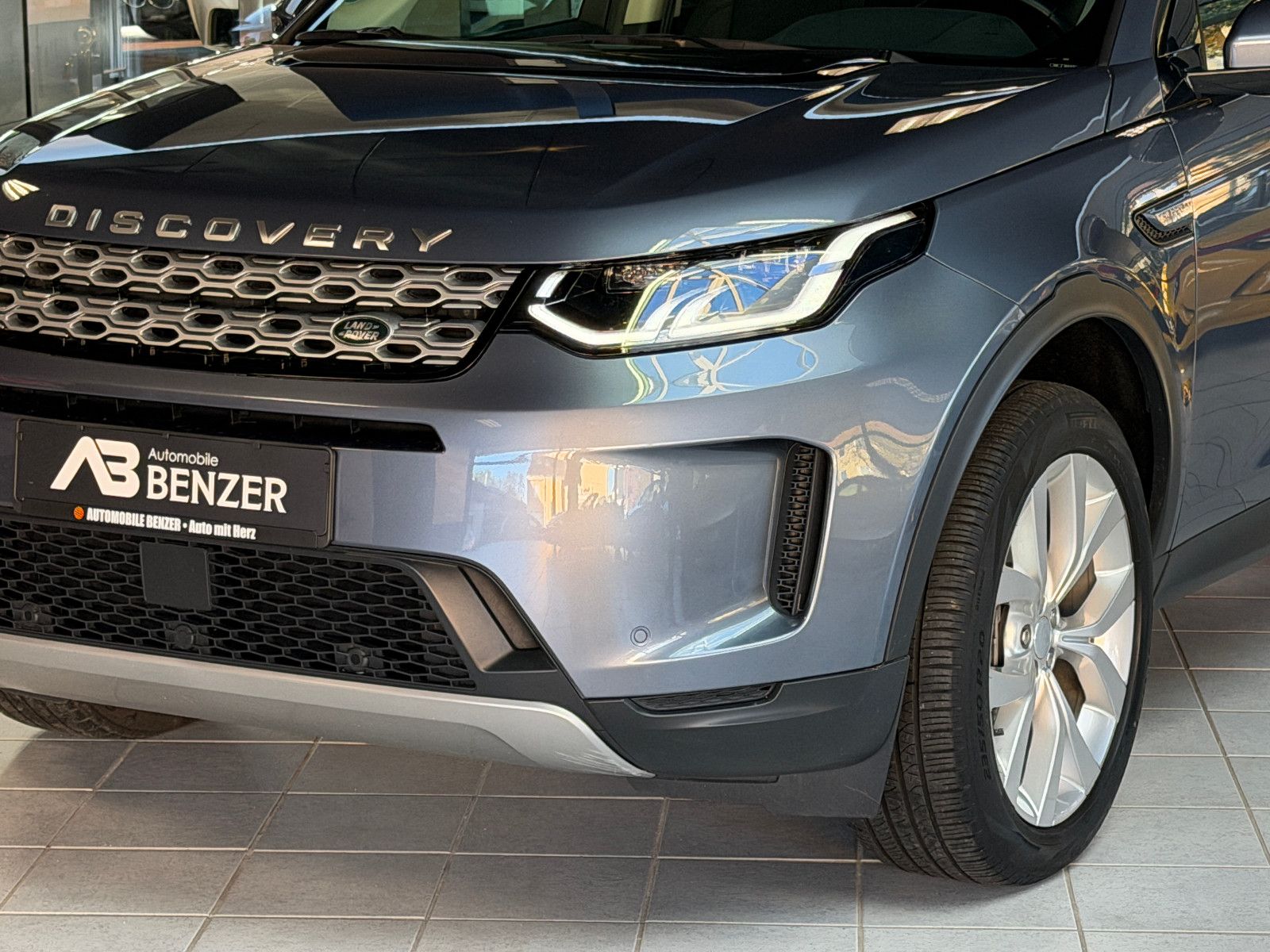 Fahrzeugabbildung Land Rover Discovery Sport SE AWD/PANO/KAMERA/LEDER/LED