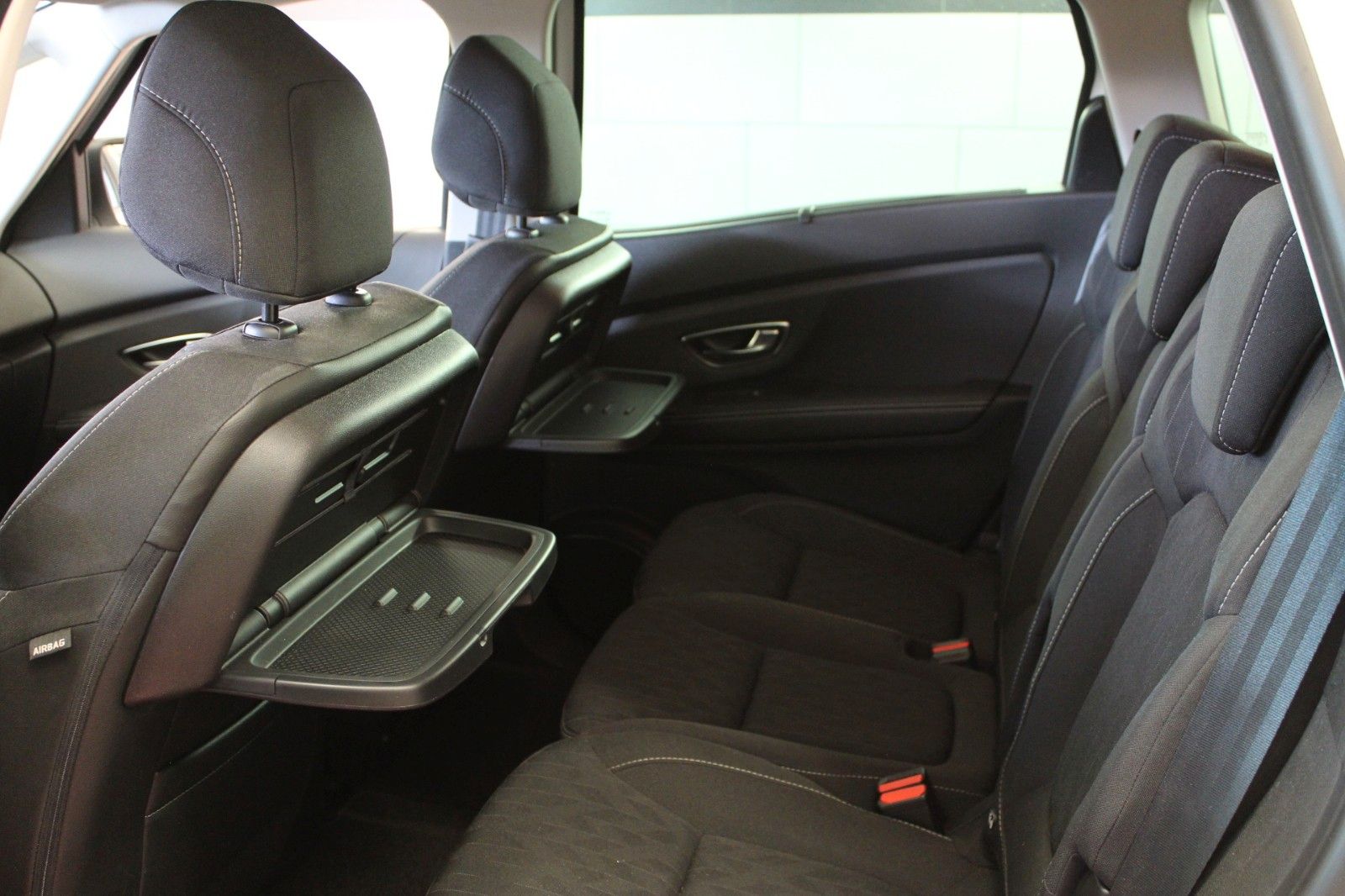 Fahrzeugabbildung Renault Grand Scenic TCe140 Limited Deluxe EDC 7-Sitzer